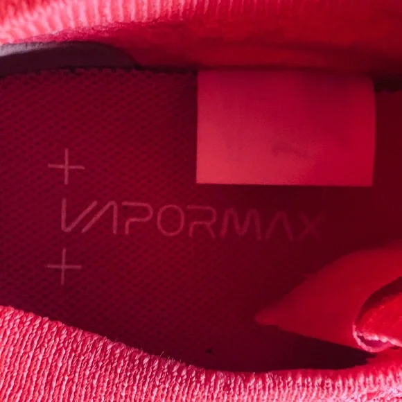 NIKE Women's Air Vapormax Flyknit 3 Running Shoe - Picture 6 of 9